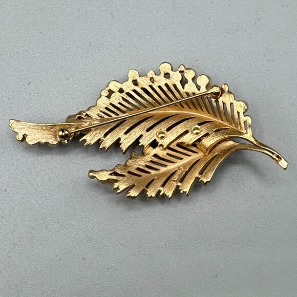 Vintage Large Crown Trifari Faux Pearl,Rhinestone Gold Tone Brooch, 3 3/8" - Picture 5 of 6